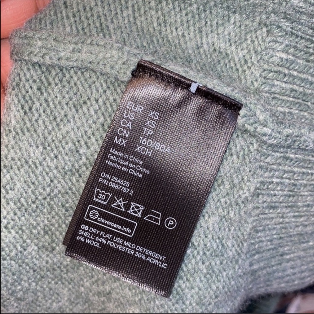 H&M Sweater - Picture 6 of 6